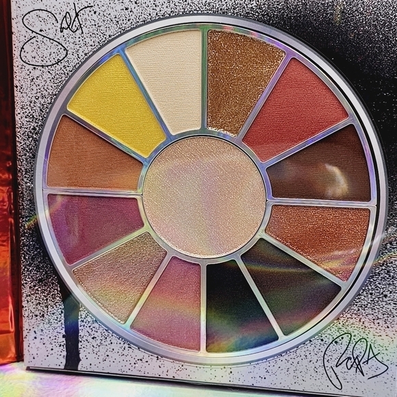 Milani x Salt-n-Pepa Hot, Kool and Vicious Eyeshadow & Highlighter Palette - Picture 3 of 6